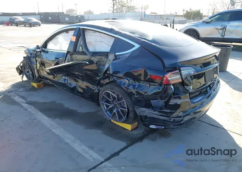 2019 Tesla Model 3 Long Range/Mid Range/Standard Range/Standard Range Plus z USA, uszkodzony, nr VIN 5YJ3E1EA6KF399247